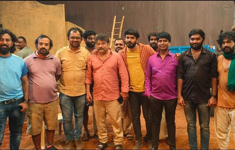 Hello jogappa ninnaramane shooting completed ಮಾಸ್ ಹಾಡಿನ ಮೂಲಕ ಚಿತ್ರೀಕರಣ ಮುಗಿಸಿದ ಎಲ್ಲೋ ಜೋಗಪ್ಪ ನಿನ್ನರಮನೆ…