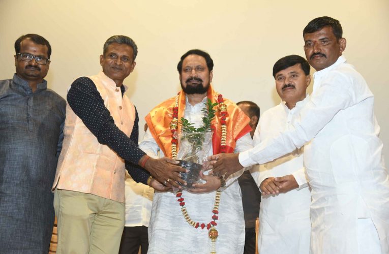 X Deputy Chief Minister Mr Laxman Saudi released by Desai movie teaser. ಮಾಜಿ ಉಪಮುಖ್ಯಮಂತ್ರಿಗಳಾದ ಶ್ರೀ ಲಕ್ಷ್ಮಣ ಸವದಿ ಅವರಿಂದ ಬಿಡುಗಡೆಯಾಯಿತು “ದೇಸಾಯಿ” ಚಿತ್ರದ ಟೀಸರ್