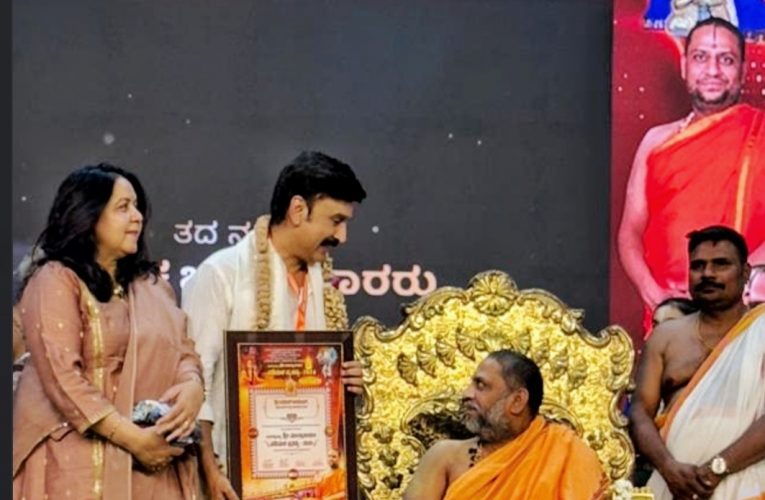 The Indian actor, director ramesh aravind honored with mantralaya parimala award  ಅರವತ್ತರ ಅರವಿಂದರಿಗೆ ಮಹತ್ತರ ಪ್ರಶಸ್ತಿಯ ಮಧುರ  ಕ್ಷಣಗಳು