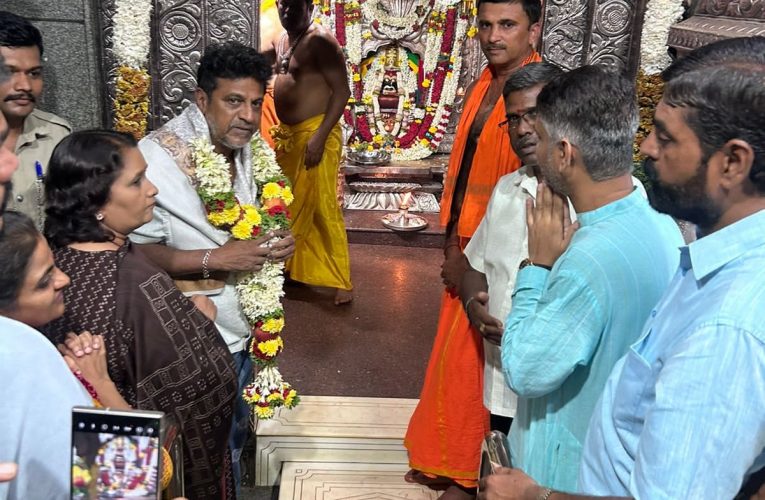 Hattrick Hero Shivaraj Kumar visit Saudatti Yellamma temple. ಉತ್ತರಕಾಂಡ ಚಿತ್ರೀಕರಣದ ನಂತರ  ಸೌದತ್ತಿ ಎಲ್ಲಮ್ಮ ದೇವಿಯ ದರ್ಶನ ಪಡೆದ ಶಿವರಾಜ್ ಕುಮಾರ್.