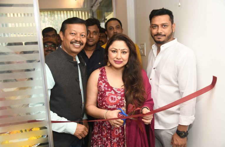 Red rock Studio inauguration with kamar film factory associated. ಕಮರ್ ಫಿಲಂ ಫ್ಯಾಕ್ಟರಿ’ ಸಹಯೋಗದಲ್ಲಿ ‘ರೆಡ್ ರಾಕ್ ಸ್ಟುಡಿಯೋ’ ಶುಭಾರಂಭ.