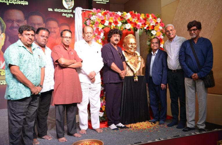 The legendary singer SP Balasubrahmanyam statue launchd.  ಗಾನ ಗಂಧರ್ವ ಡಾ||ಎಸ್ ಪಿ ಬಾಲಸುಬ್ರಹ್ಮಣ್ಯಂ ಪುತ್ಥಳಿ ಅನಾವರಣ . ‌‌‌